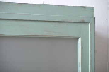 アンティーク家具　アンティークペイント　引き戸付き大きなキッチンキャビネット