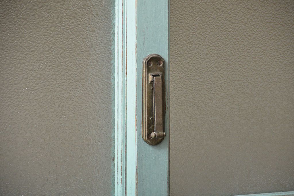 アンティーク家具　アンティークペイント　引き戸付き大きなキッチンキャビネット