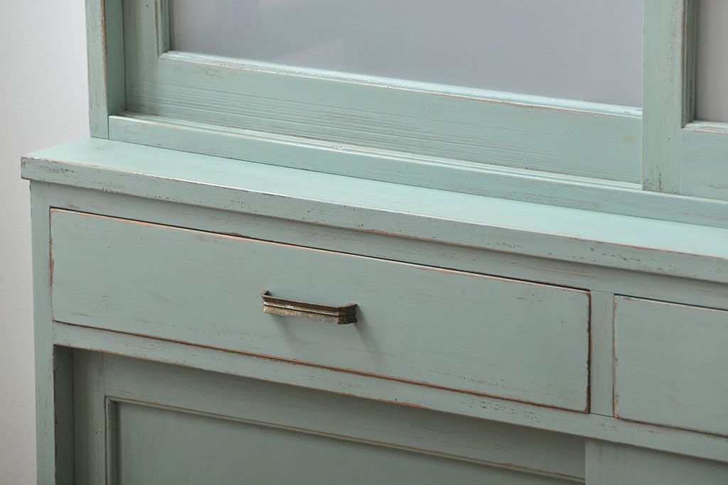 アンティーク家具　アンティークペイント　引き戸付き大きなキッチンキャビネット