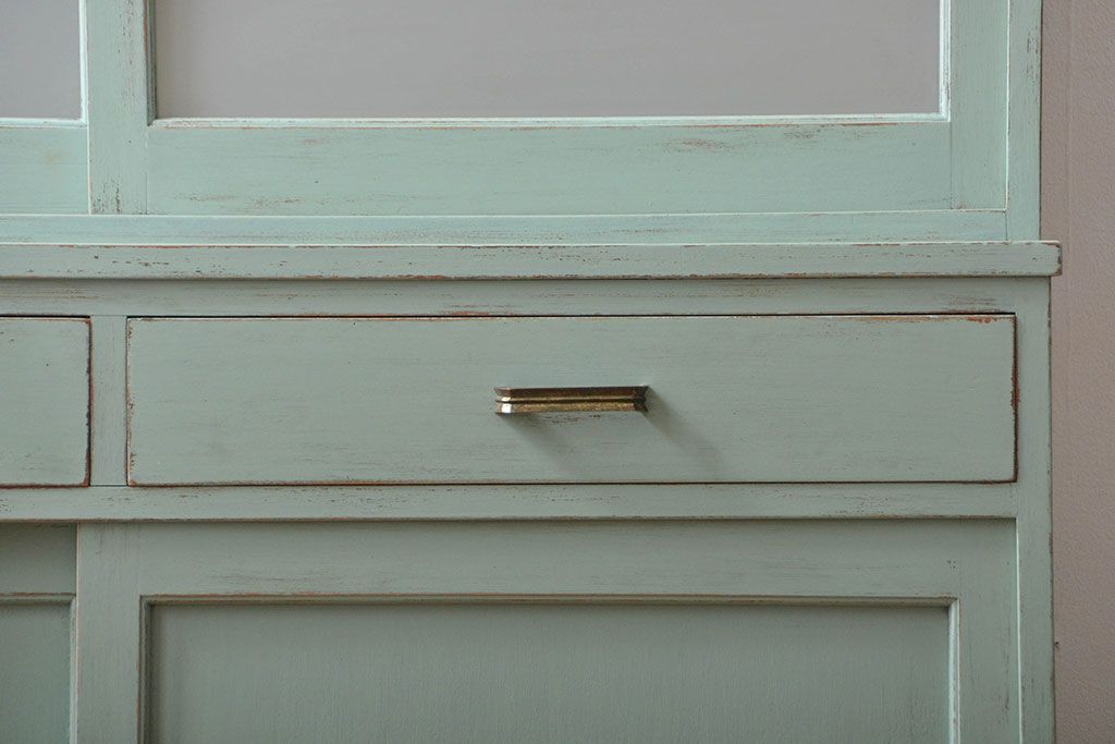 アンティーク家具　アンティークペイント　引き戸付き大きなキッチンキャビネット