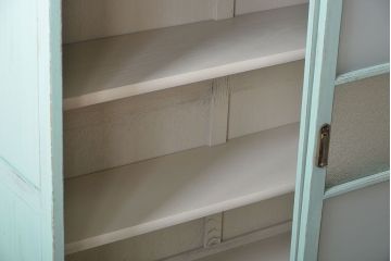 アンティーク家具　アンティークペイント　引き戸付き大きなキッチンキャビネット