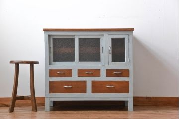 アンティーク家具　アンティークペイント　かわいいキッチンサイドボード
