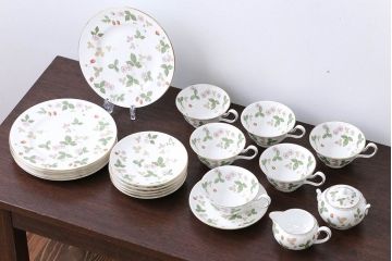 アンティーク雑貨　ウエッジウッド・ワイルドストロベリー　ティーセット(定価104760円)