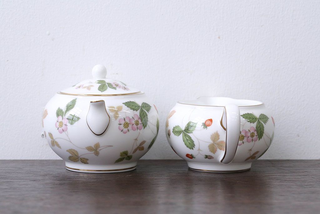 アンティーク雑貨　ウエッジウッド・ワイルドストロベリー　ティーセット(定価104760円)