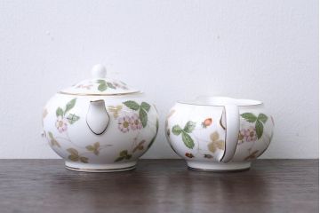 アンティーク雑貨　ウエッジウッド・ワイルドストロベリー　ティーセット(定価104760円)