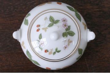 アンティーク雑貨　ウエッジウッド・ワイルドストロベリー　ティーセット(定価104760円)