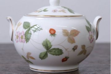 アンティーク雑貨　ウエッジウッド・ワイルドストロベリー　ティーセット(定価104760円)