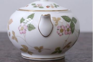 アンティーク雑貨　ウエッジウッド・ワイルドストロベリー　ティーセット(定価104760円)