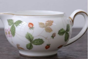 アンティーク雑貨　ウエッジウッド・ワイルドストロベリー　ティーセット(定価104760円)