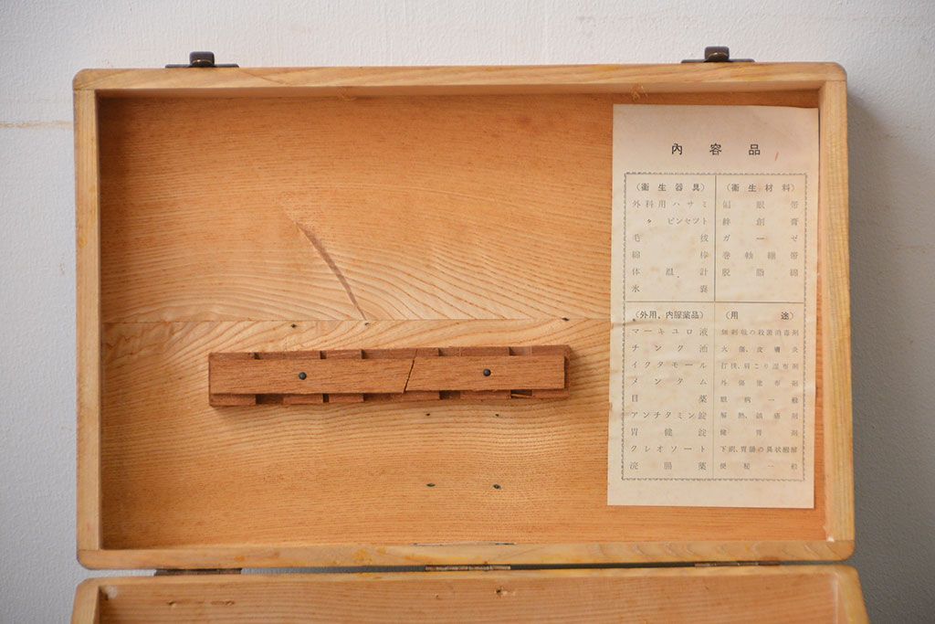 アンティーク雑貨　昭和レトロ　古い木製の薬箱