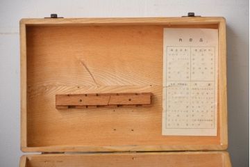 アンティーク雑貨　昭和レトロ　古い木製の薬箱