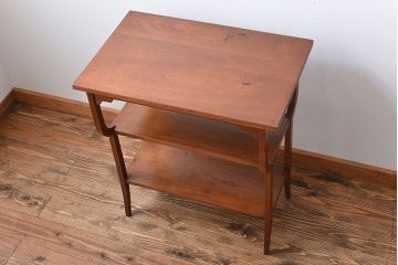 アンティーク家具　イギリスアンティーク　ウォールナット材の上品なサイドテーブル