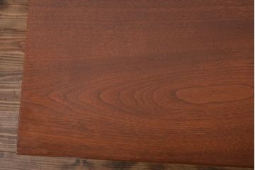 アンティーク家具　イギリスアンティーク　ウォールナット材の上品なサイドテーブル