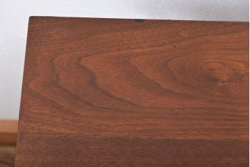 アンティーク家具　イギリスアンティーク　ウォールナット材の上品なサイドテーブル