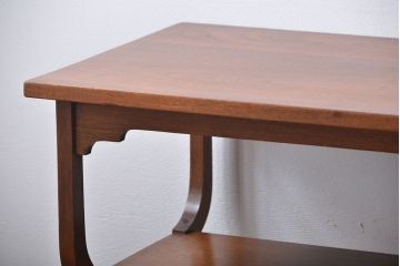 アンティーク家具　イギリスアンティーク　ウォールナット材の上品なサイドテーブル