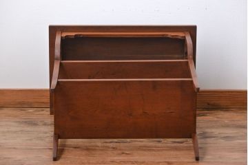 アンティーク家具　イギリスアンティーク　ウォールナット材の上品なサイドテーブル