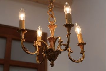 フランスアンティーク　造形が美しいキャンドル型ライトのシャンデリア