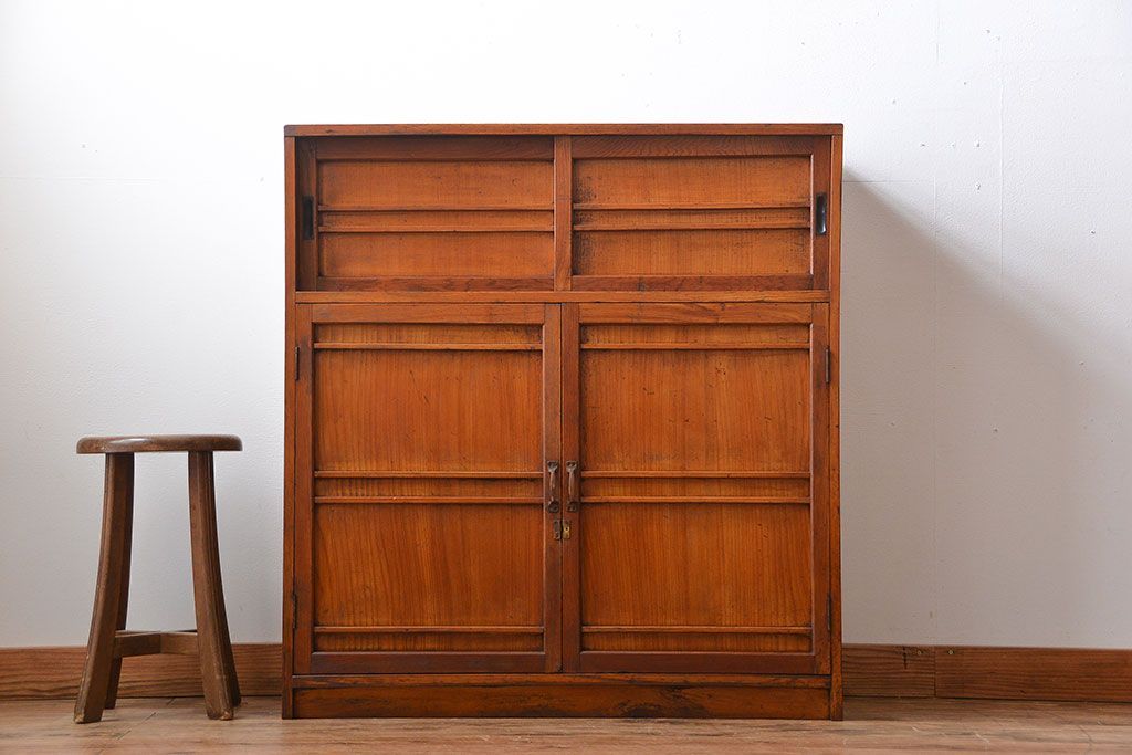 アンティーク家具　和製アンティーク　古い木製の引き戸付き収納棚