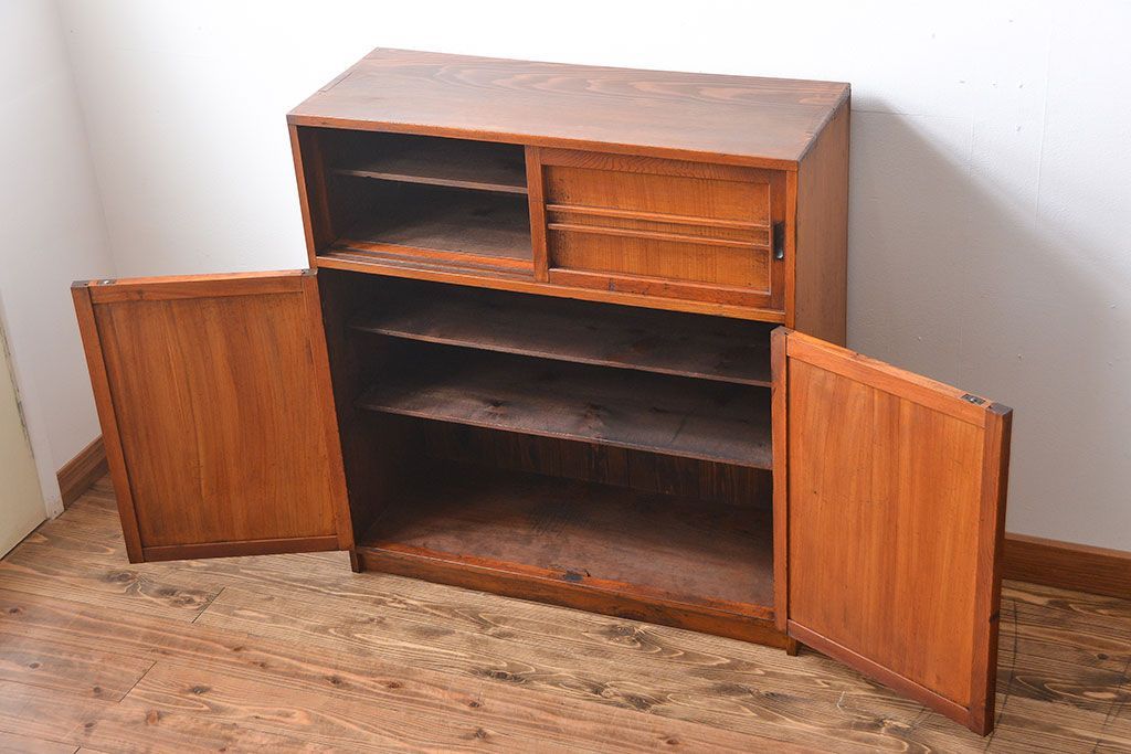 アンティーク家具　和製アンティーク　古い木製の引き戸付き収納棚