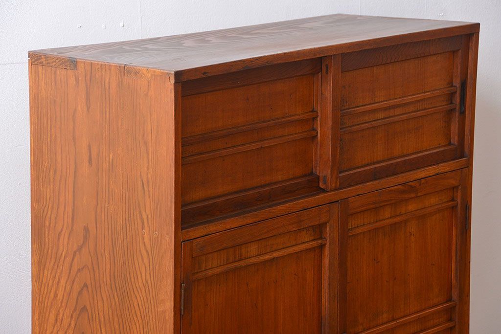 アンティーク家具　和製アンティーク　古い木製の引き戸付き収納棚