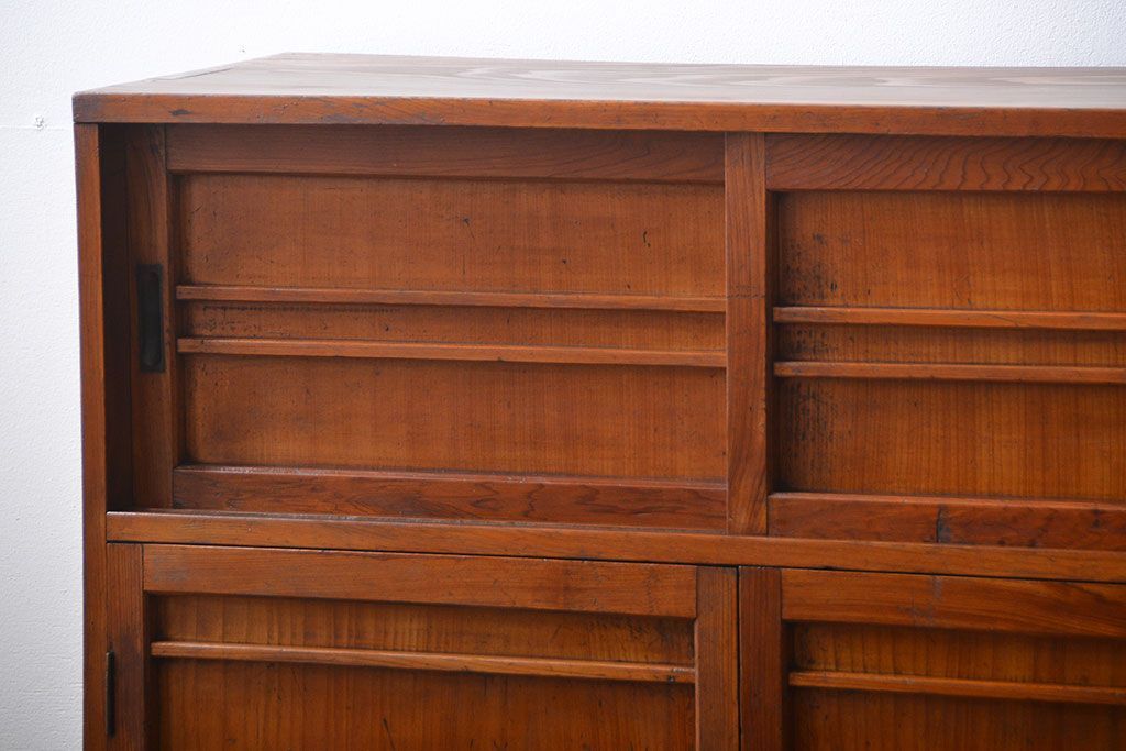 アンティーク家具　和製アンティーク　古い木製の引き戸付き収納棚