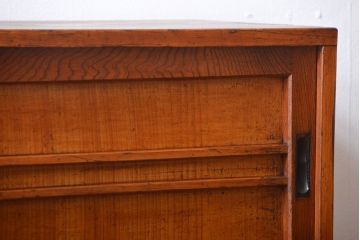 アンティーク家具　和製アンティーク　古い木製の引き戸付き収納棚