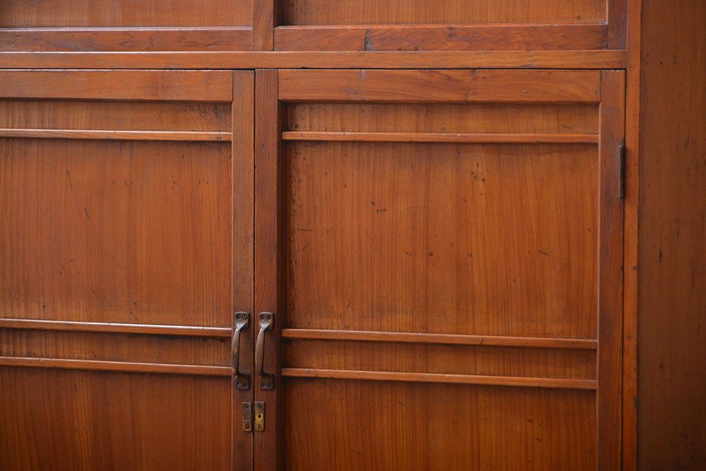 アンティーク家具　和製アンティーク　古い木製の引き戸付き収納棚