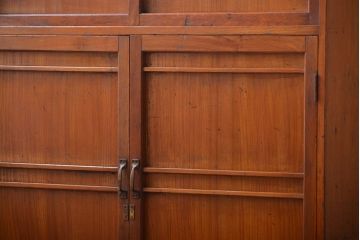 アンティーク家具　和製アンティーク　古い木製の引き戸付き収納棚