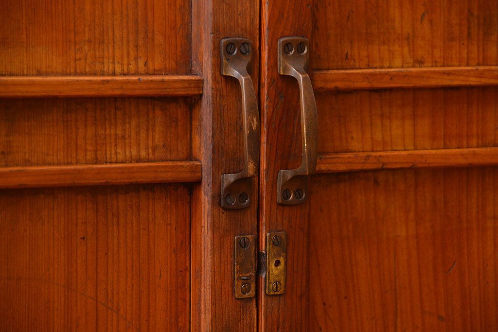 アンティーク家具　和製アンティーク　古い木製の引き戸付き収納棚