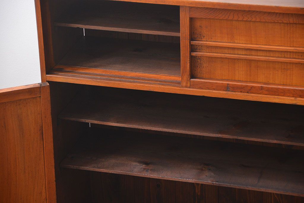 アンティーク家具　和製アンティーク　古い木製の引き戸付き収納棚