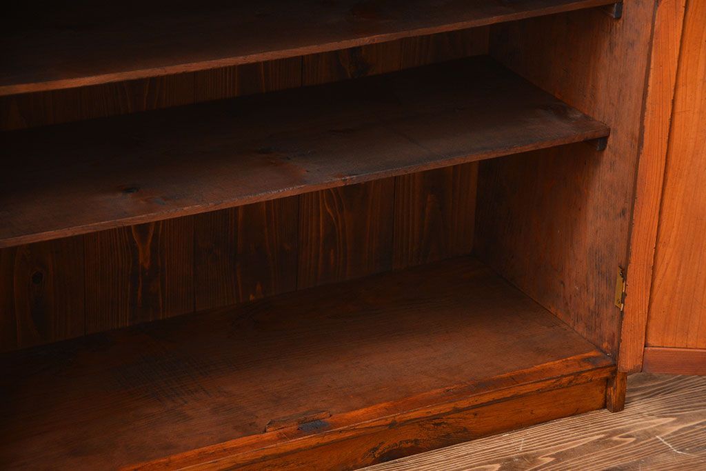 アンティーク家具　和製アンティーク　古い木製の引き戸付き収納棚
