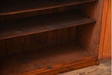 アンティーク家具　和製アンティーク　古い木製の引き戸付き収納棚