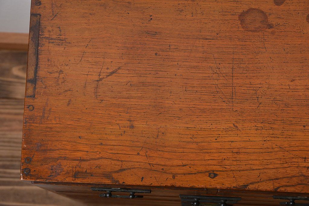 アンティーク家具　アンティーク　三方ナラ材の高級小引き出し