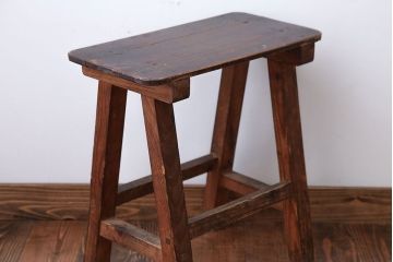 アンティーク家具　アンティーク　古い木のスツール(踏み台)