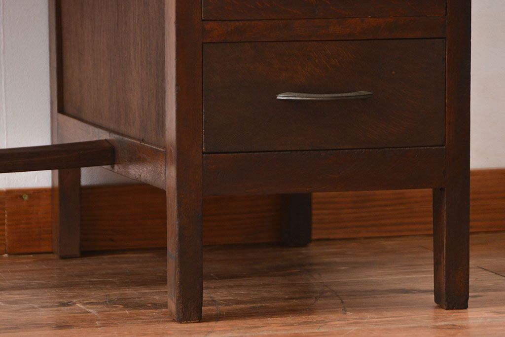 レトロ家具　アンティーク　古い木製のレトロな片袖机