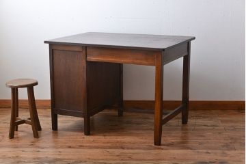 レトロ家具　アンティーク　古い木製のレトロな片袖机