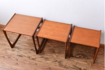 ヴィンテージ家具　北欧ビンテージ　G-PLAN　チーク材のお洒落なネストテーブル