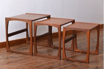 ヴィンテージ家具　北欧ビンテージ　G-PLAN　チーク材のお洒落なネストテーブル
