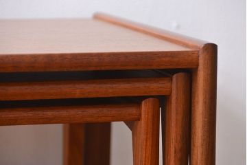 ヴィンテージ家具　北欧ビンテージ　G-PLAN　チーク材のお洒落なネストテーブル
