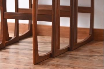 ヴィンテージ家具　北欧ビンテージ　G-PLAN　チーク材のお洒落なネストテーブル