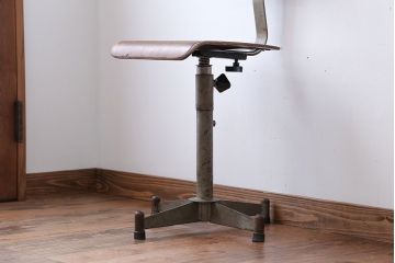ヴィンテージ家具　イギリスビンテージ　おしゃれな回転椅子(1)