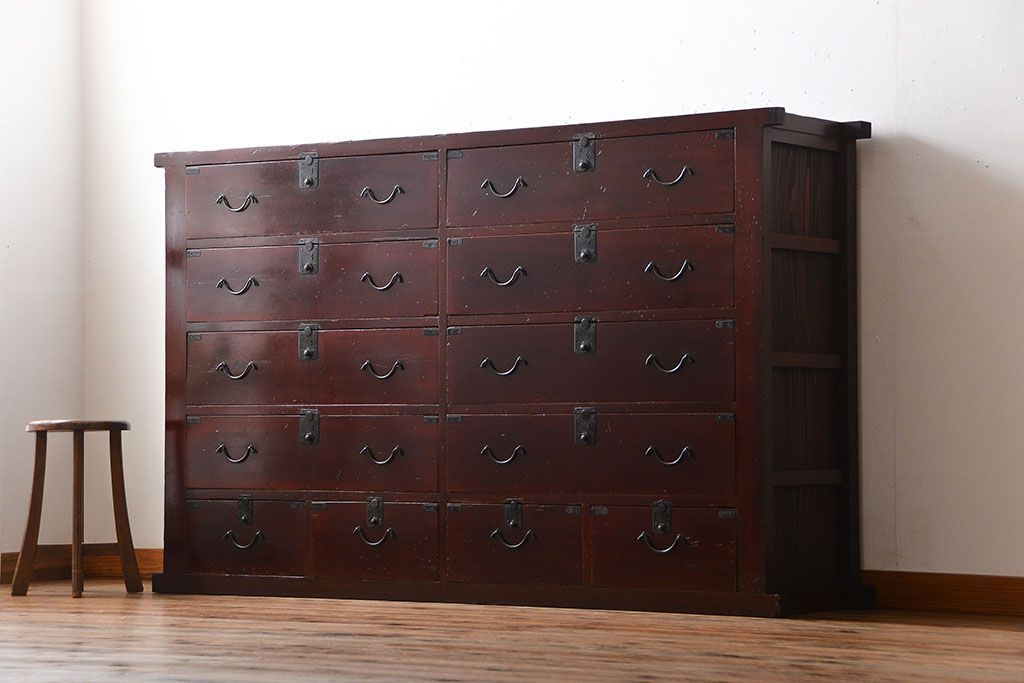 アンティーク家具　古民具・骨董　引き出し12杯の味わい深い衣装箪笥