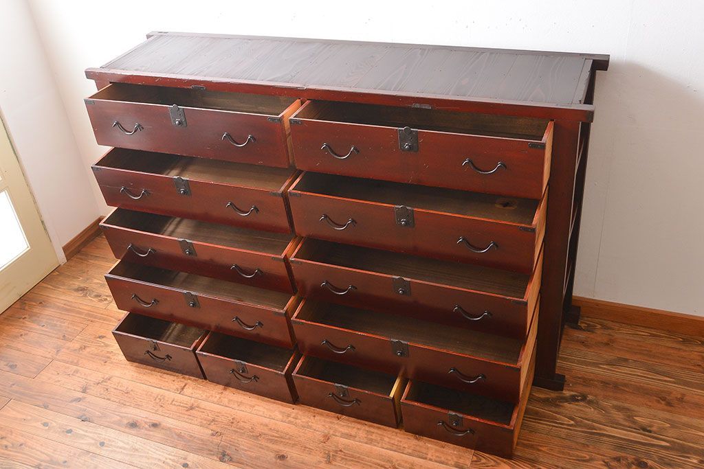 アンティーク家具　古民具・骨董　引き出し12杯の味わい深い衣装箪笥