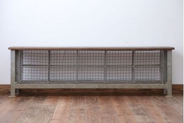ヴィンテージ家具　イギリスビンテージ　収納籠付き!おしゃれな鉄脚ベンチ(1)