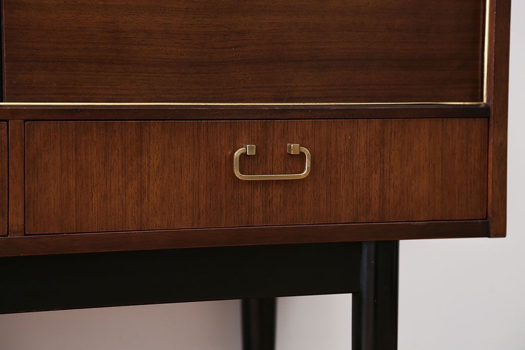 ヴィンテージ家具　北欧ビンテージ　ミッドセンチュリー　G-PLAN　サイドボード