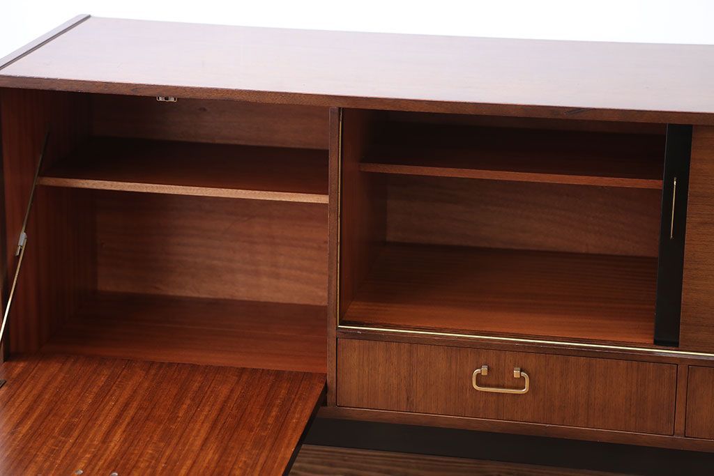 ヴィンテージ家具　北欧ビンテージ　ミッドセンチュリー　G-PLAN　サイドボード