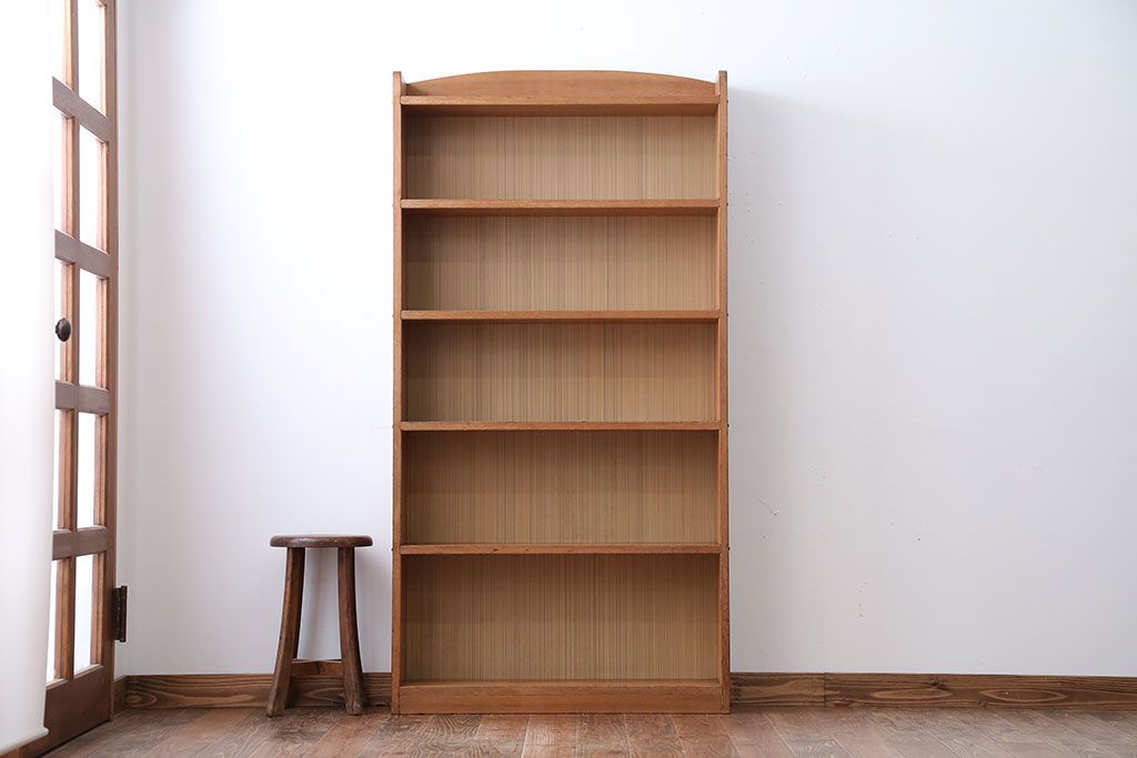 レトロ家具　アンティーク　古い木製のレトロな本棚