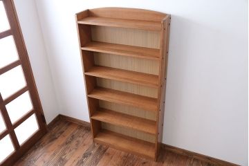 レトロ家具　アンティーク　古い木製のレトロな本棚