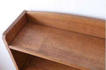 レトロ家具　アンティーク　古い木製のレトロな本棚