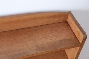 レトロ家具　アンティーク　古い木製のレトロな本棚